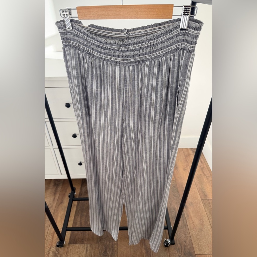 NWT Evereve Gray and White Striped Pants